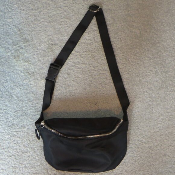 Wild Fable Black 1/2 Moon Shape Zip Top Adjustable Fanny Pack Belt Shoulder Bag - Picture 16 of 16